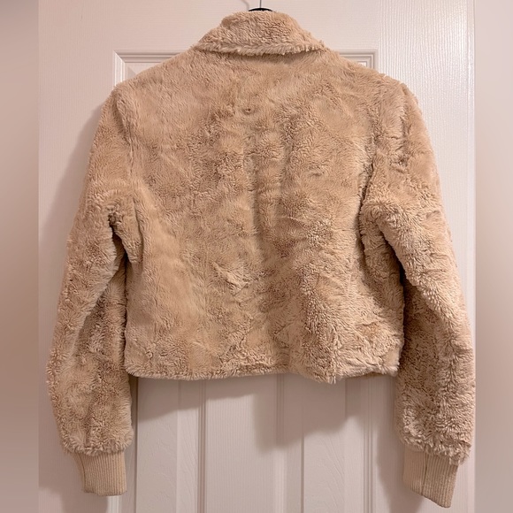 Cute fluffy crop jacket - Picture 2 of 2